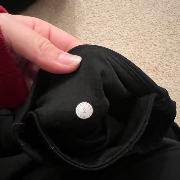 Lululemon women’s running leggings with mesh cutout on legs size 2 - Picture 5 of 5